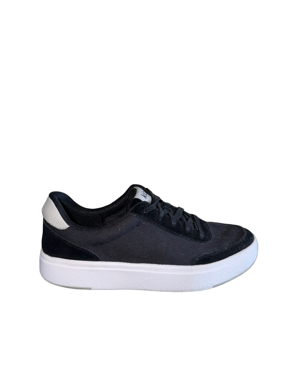 Women's Black Low-Top Athletic Sneakers with White Heel Accent kizik